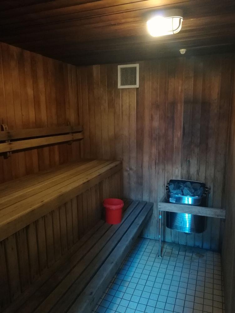 Acacia Court Hotel Кернс Екстериор снимка
