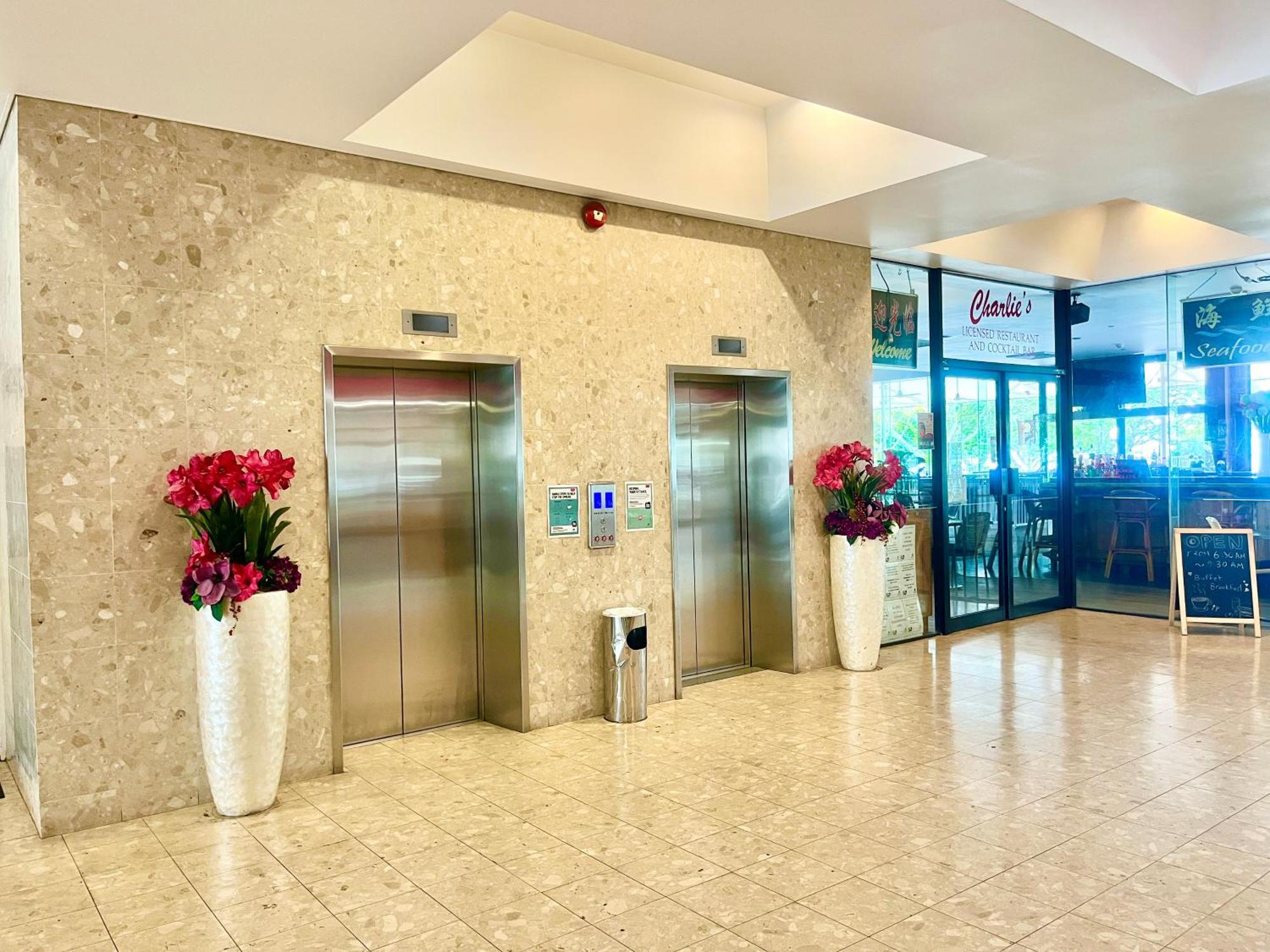 Acacia Court Hotel Кернс Екстериор снимка