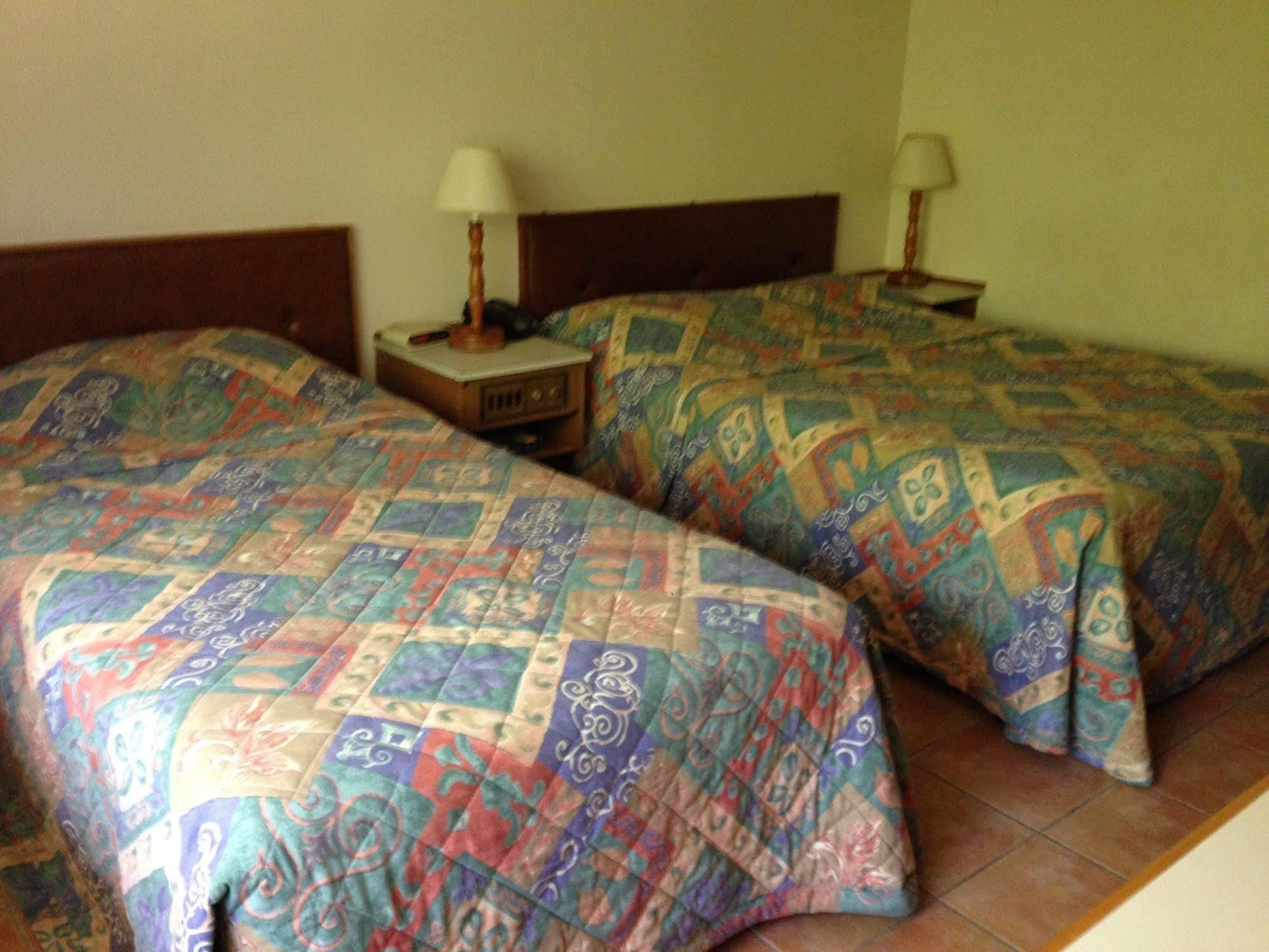 Acacia Court Hotel Кернс Екстериор снимка