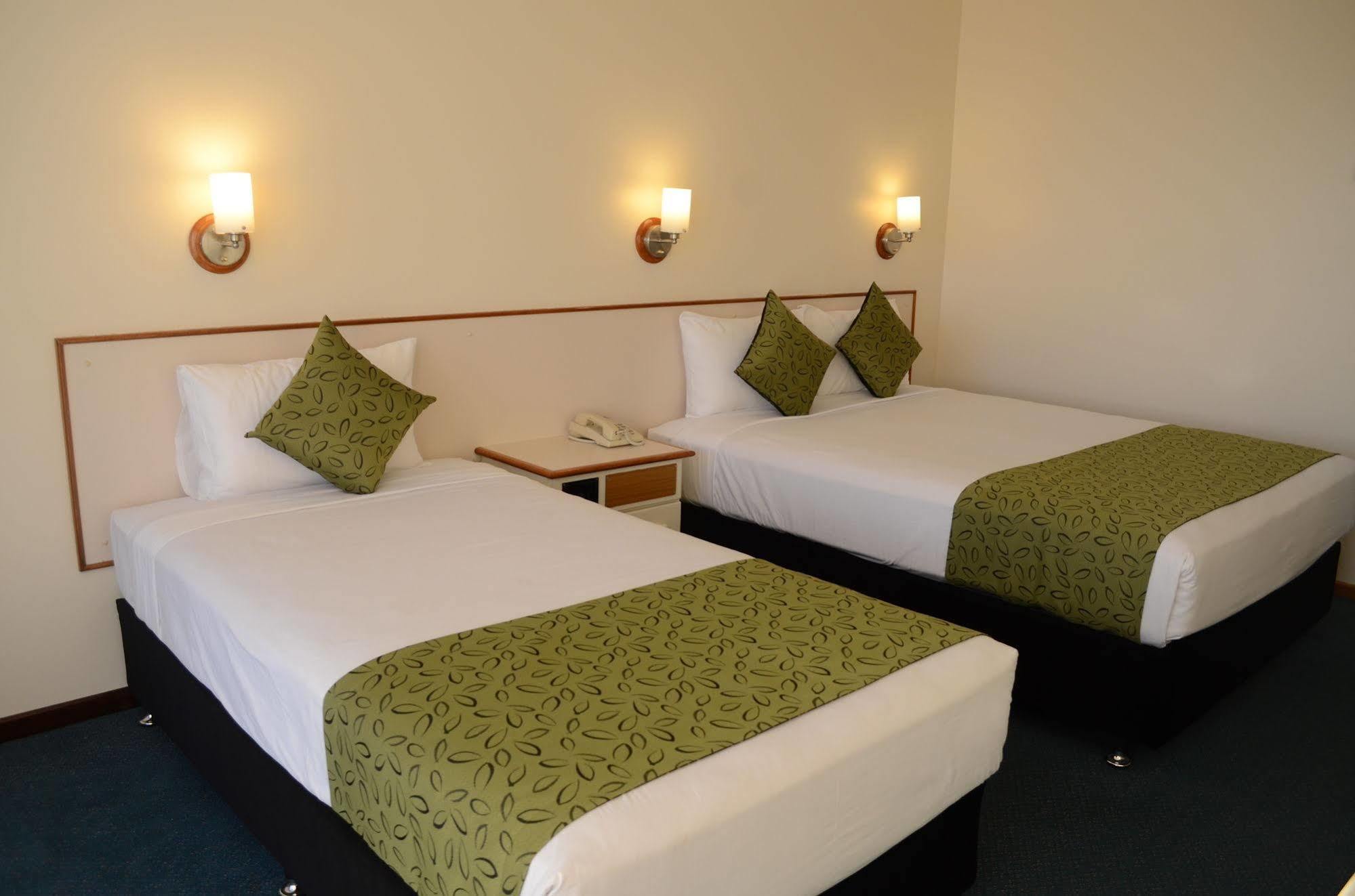 Acacia Court Hotel Кернс Екстериор снимка